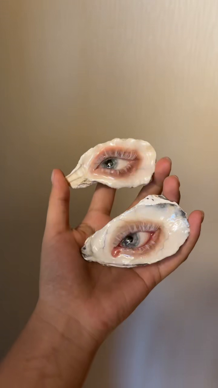 Carmilla Blood-Tear — Thermochromic Oyster Eye