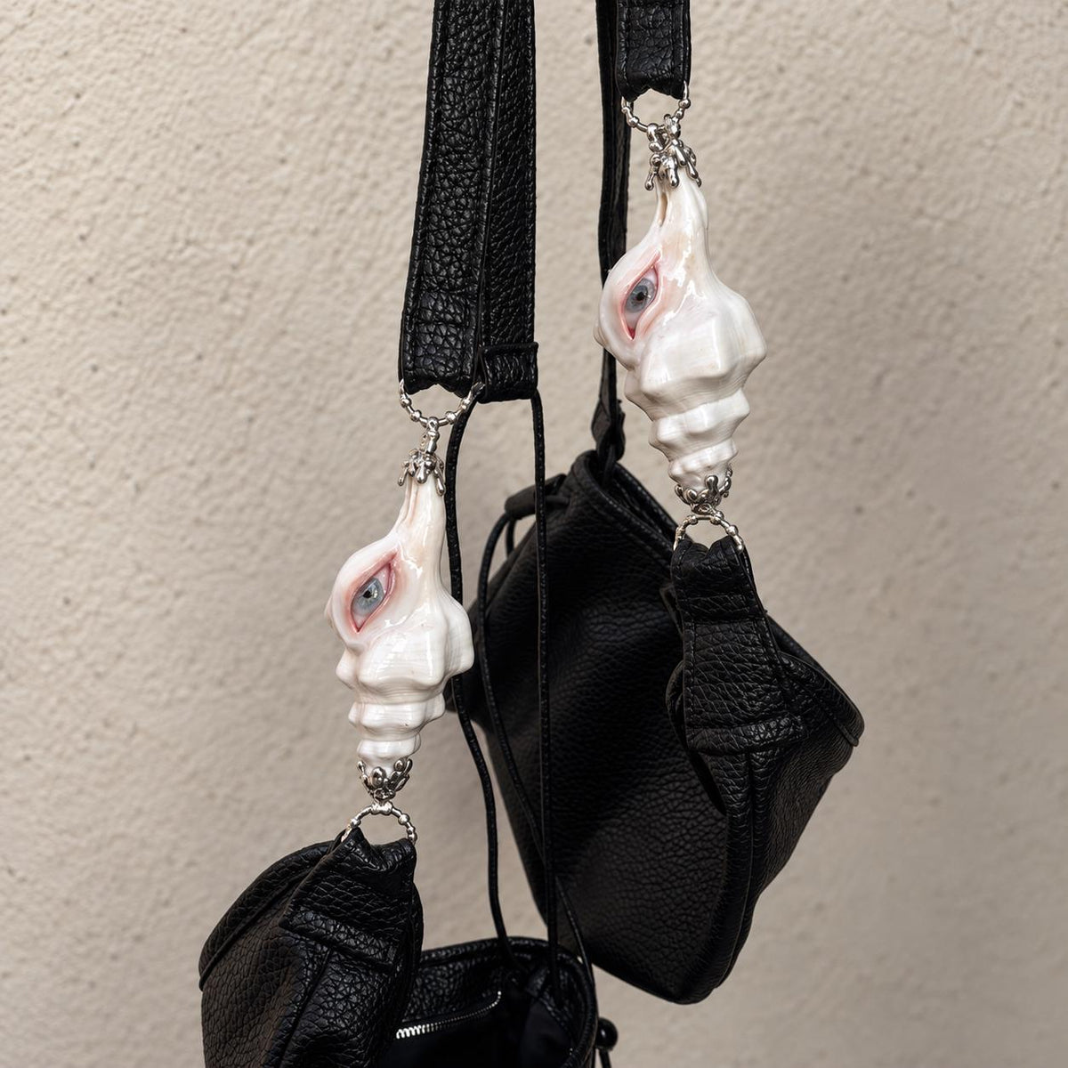 Long Conch Eye Shoulder Bag