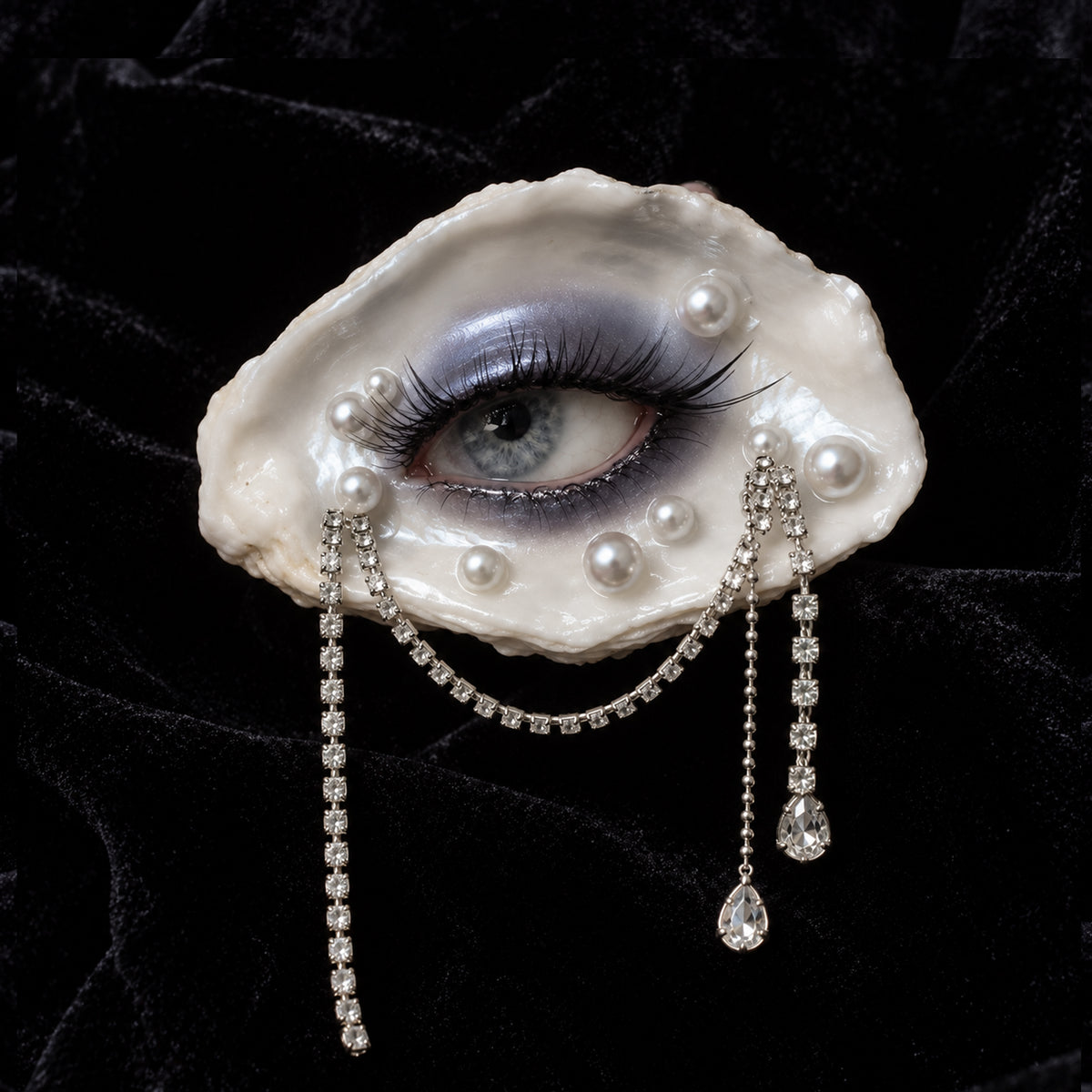Methyst Haze LV028-R — pearly oyster shell, black lashes, pearls and rhinestone drapes