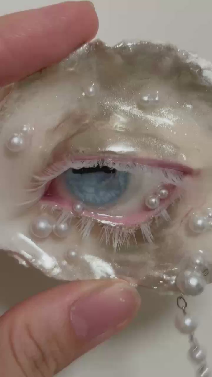 Blue Pupil Silver-Makeup — Pearl Oyster Eye