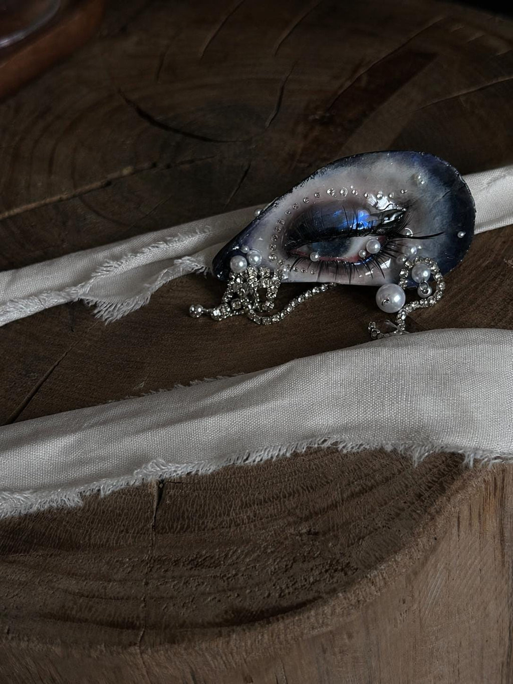 Blue Smoky Shell Eye — artwork and styling view 3