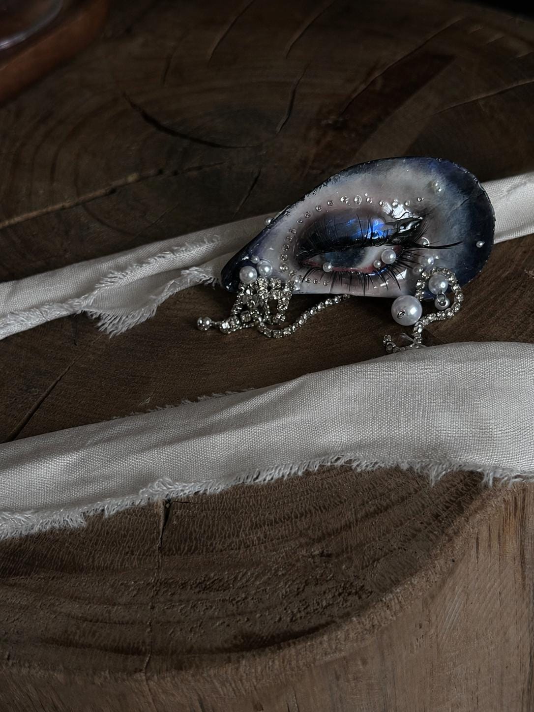 Blue Smoky Shell Eye — artwork and styling view 3