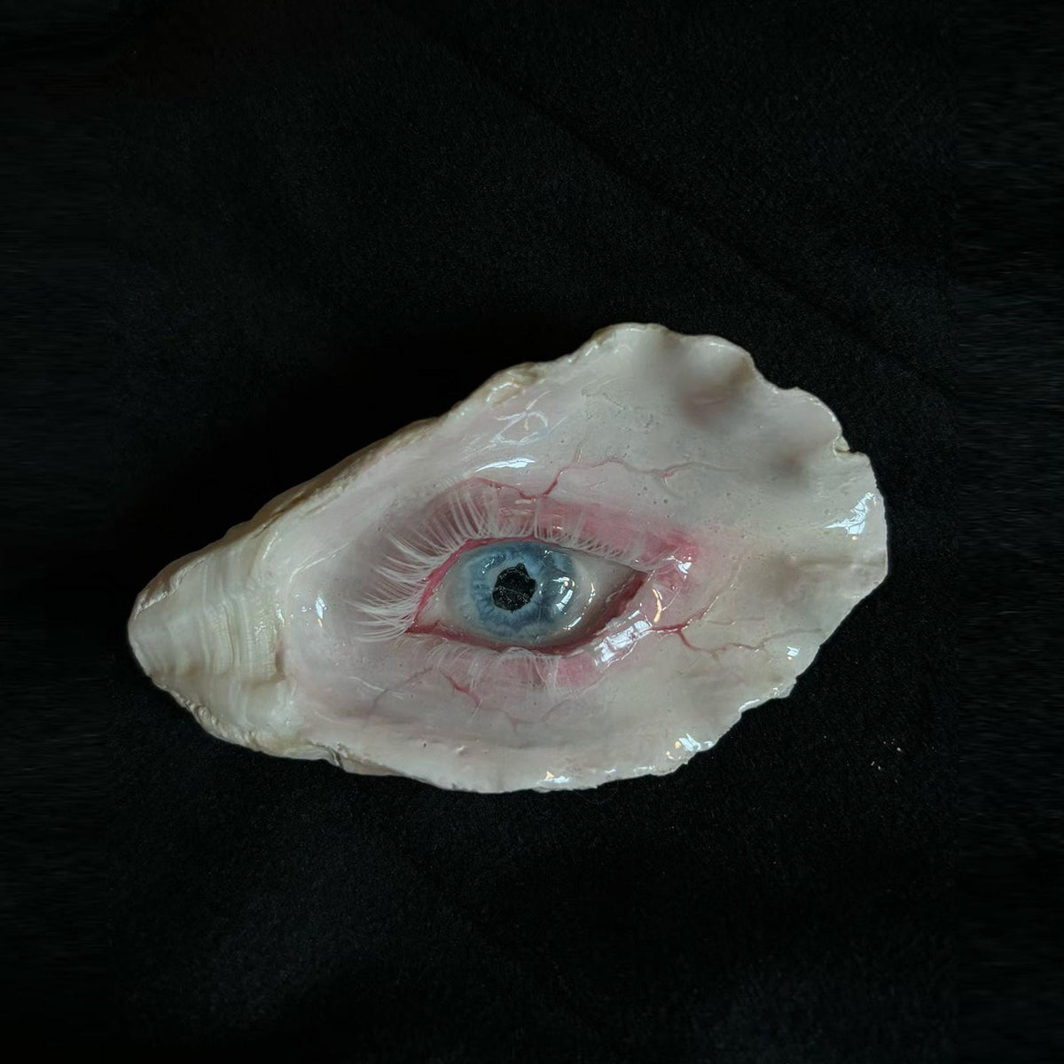 Pearl-Free White-Water Blue Eye — artwork and styling view 5