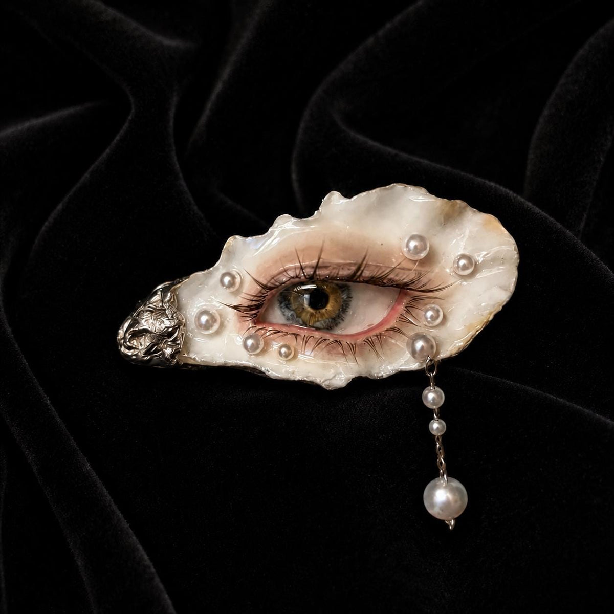 Nyra Halo Brown Eye — artwork and styling view 2