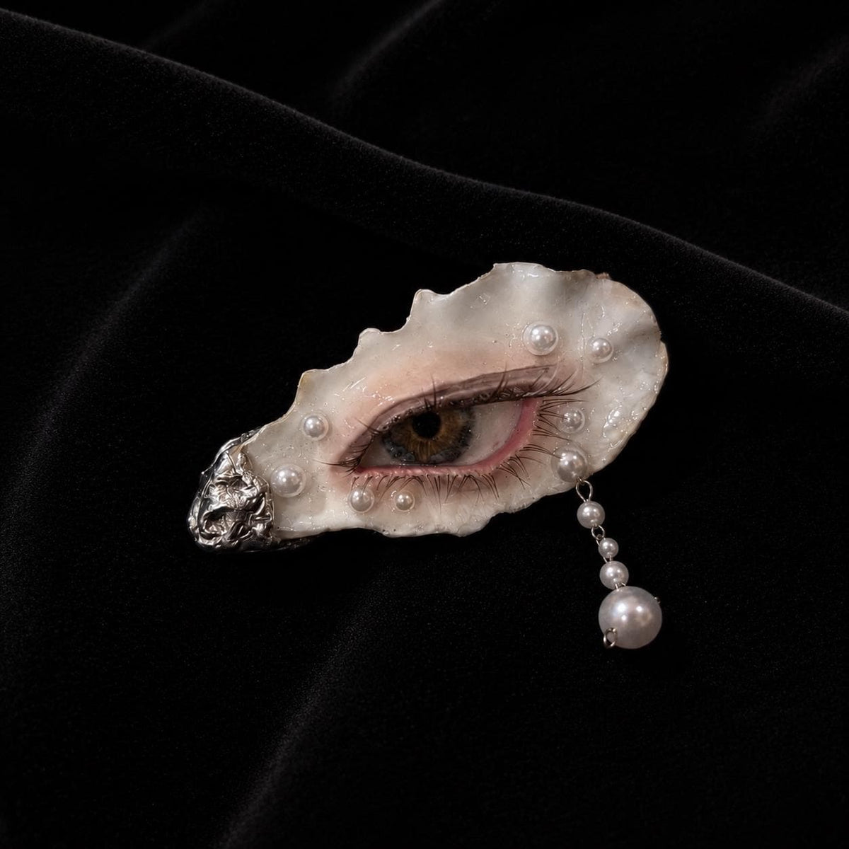 Nyra Halo Brown Eye — artwork and styling view 4
