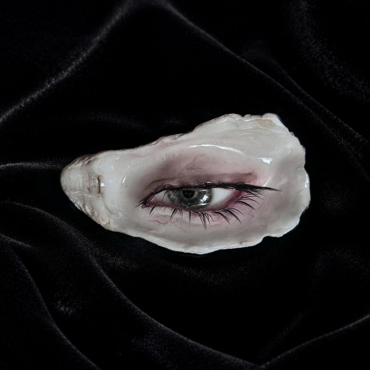 Nyra Tender Gaze — artwork and styling view 4